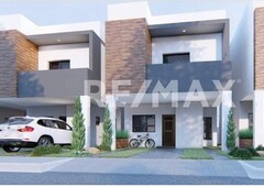 venta de casa nueva en privada en santa catarina