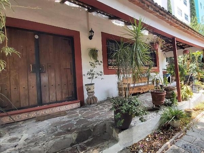 Casa Amplia tipo Colonial en Venta en Quintas del Marqués, zona céntrica y tranquila
