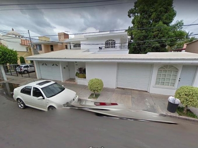 Casa en venta de REMATE BANCARIO en Fraccionamiento Las Quintas, Culiacán, Sin.