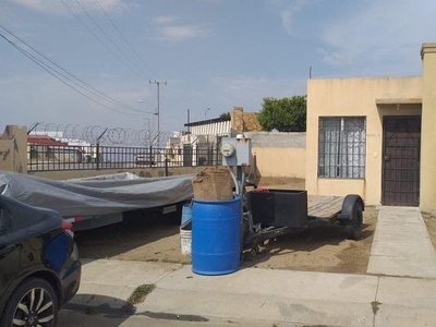 Se vende casa con amplio patio en Hacienda Los Venados, Tijuana