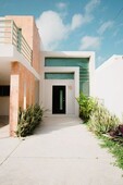 venta casa de dos plantas en residencial en col maya, mérida yucatan.