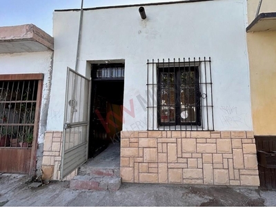 Casa de un piso para remodelar en el centro de Torreon (Segundo de Cobián)