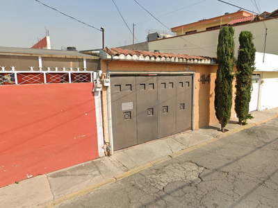 Casa en venta Calle Gladiolas 404-446, Fraccionamiento Villa De Las Flores, Coacalco De Berriozábal, México, 55710, Mex