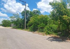 Terreno en Esquina en Temozón Norte, Calle Pavimenta