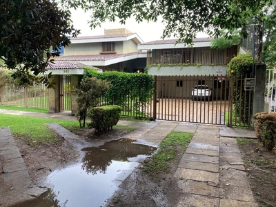 CASA EN CHAPALITA PARA FAMILIA,NOTARIA,OFICINAS