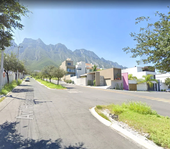 Remate!! Hermosa Casa En Una De Las Mejores Zonas De Monterrey!!