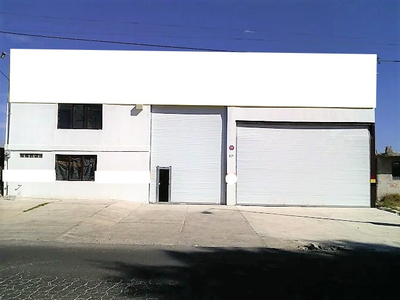 Venta Bodega Comercial / Metepec / Sobre Av Principal / 720 M2