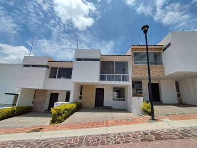 Venta De Casa Nueva En Pedregal De Schoenstatt Corregidora
