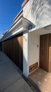 Casa con uso de suelo en Jardines de Guadalupe, Guadalajara