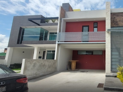 Se renta casa en fraccionamiento Paseos de la Herradura en Pachuca, Hidalgo - 3 habitaciones - 240 m2