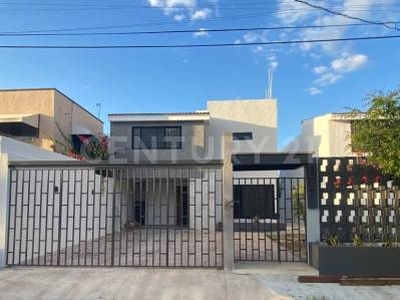 Casa en Venta de 3 recamaras con Piscina, Colonia México en Mérida, Yucatán.