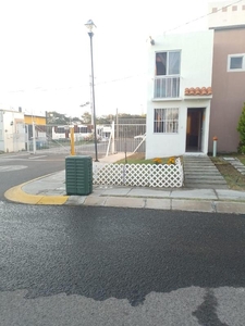 CASA EN CIUDAD DEL SOL SEMIAMUEBLADA .