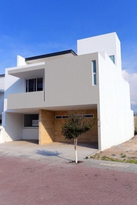 casas en renta - 210m2 - 4 recámaras - santiago de querétaro - 38,000