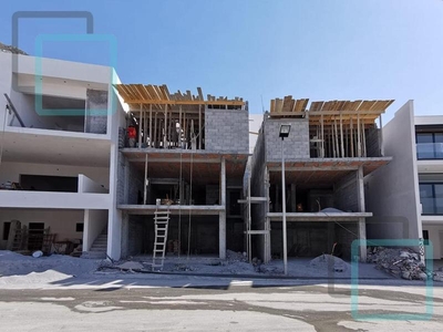 CASA EN VENTA LOMAS DEL VERGEL ZONA CARRETERA NACIONAL MONTERREY