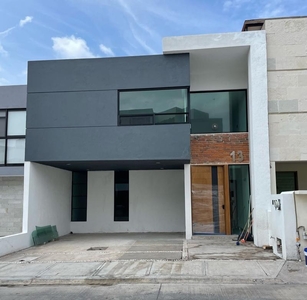 Casas en venta - 180m2 - 3 recámaras - Santiago de Querétaro - $4,350,000