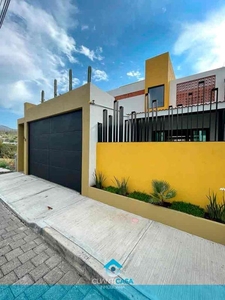 En Venta casa nueva, privado Lomas del Sur, Morelia. $3,498,000.