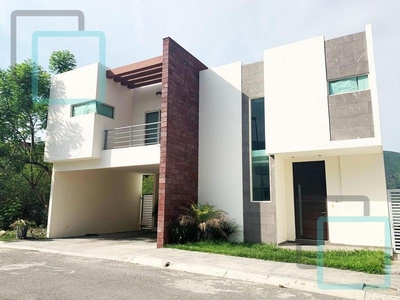 CASA EN VENTA EN CAROLCO RESIDENCIAL ZONA CARRETERA NACIONAL MONTERREY