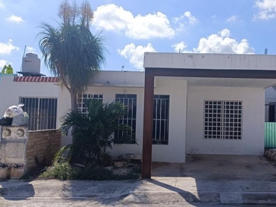 Doomos. Casa de 2 recámaras con alberca en Venta en Ciudad Caucel, Mérida