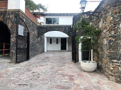 Doomos. Casa en Renta, Juriquilla, Villas del Mesón, Querétaro, Qro.