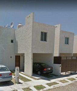 Doomos. CASA EN VENTA EN FACC COLINAS COLIMA COLIMA REMATE BANCARIO GMH