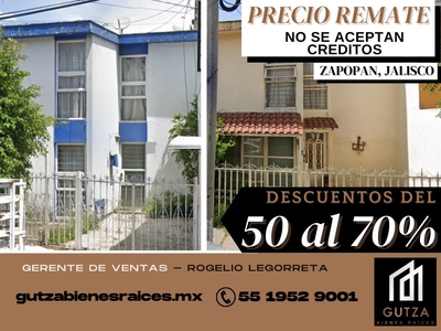 Doomos. Casa en venta en Guadalajara Jalisco con estacionamiento a precio de remate RLR