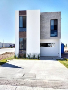 Doomos. Casa en venta en Irapuato Gto. Fraccionamiento La Provenza