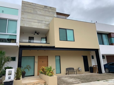 Doomos. Casa en Venta en Residencial ARBOLADA, Cancún SMZ-336, Quintana Roo