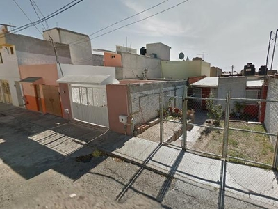 Doomos. Casa en venta en Santiago Querétaro.