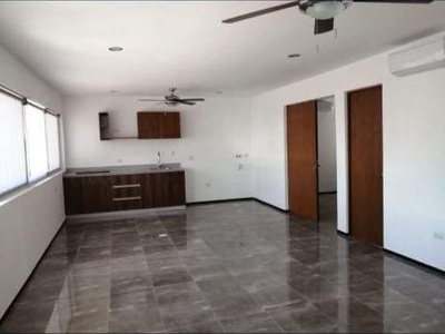 Doomos. Departamento sin muebles ideal para profesionistas en Nuevo Yucatán Mérida