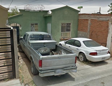 Doomos. En venta casa en remate bancario - Fraccionamiento Villas del Rey, Chihuahua