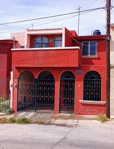 Doomos. Venta de Casa en Fraccionamiento Periodistas en Aguascalientes.