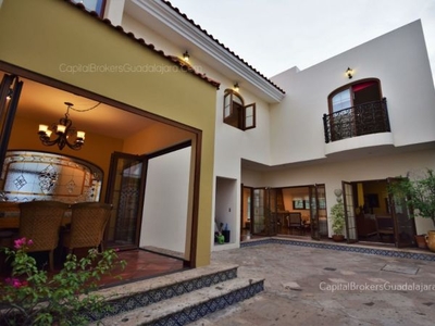 Casa de lujo en venta en El Palomar estilo Hacienda Mexicana sur