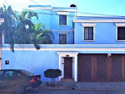 Casa en Ferrocarrillera a cuadras de Malecón de Mazatlan