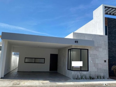 Casa en Lomas del Sol de una sola planta con 3 recámaras