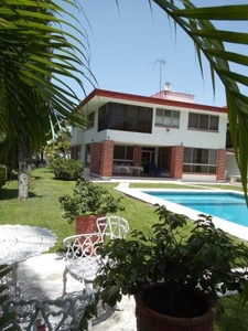 Hermosa Casa en Privada en Lomas de Cuernavaca