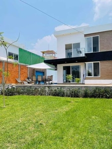 Casa en venta con alberca en zona Burgos Cuernavaca