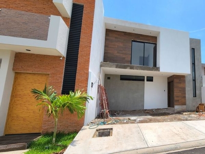 Casa en Venta con Concepto Abierto en el Fracc. Lomas de la Rioja, Veracruz