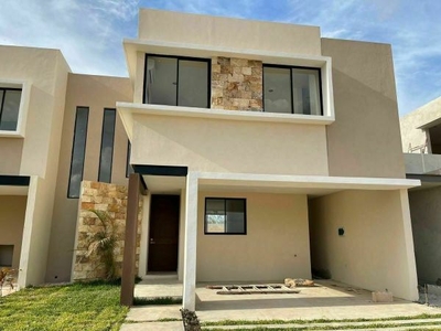 Casa en venta en Cholul-Conkal, Mérida, de tres recámaras