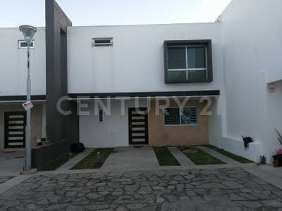 Casa En Venta En Fraccionamiento Rinconada Bugambilias.