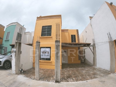 Casa en Venta en la Calle Santo Domingo, Fracc. Mediterráneo, CME