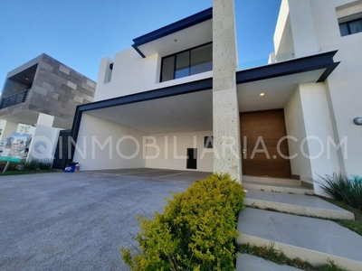 CASA EN VENTA EN LOMAS DEL MOLINO LEÓN GTO NUEVA 3 RECAMARAS CON BAÑO COMPLETO