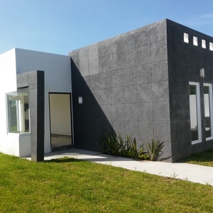Casa en Venta en Fraccionamiento con vigilancia . Terreno 450 m² alberca.