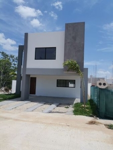 Casa en venta Merida dos plantas en Pirvada con piscina Conkal Yucatan