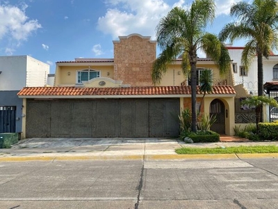 CASA EN VENTA EN SEBASTIAN BACH CERCA DEL PARQUE METROPOLITANO