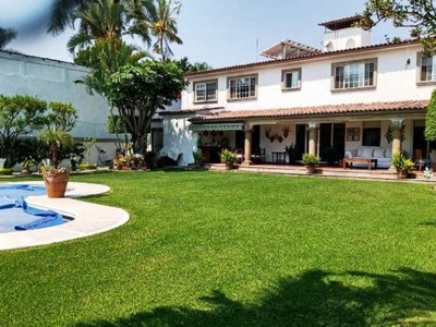 CASA EN VENTA ¡SEG 24 HRS! ESTILO CUERNAVACA, BELLISIMA EN SUMIYA JIUTEPEC