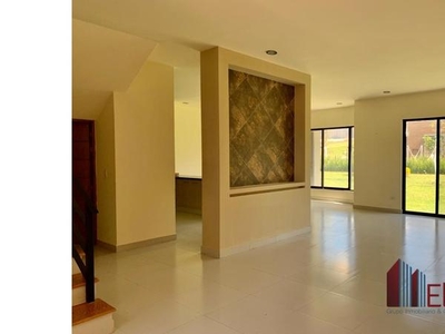 SE VENDE CASA EN CUMBRES DEL LAGO JURIQUILLA QUERETARO