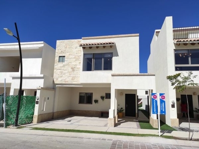 Casas en venta con Recamara en Planta Baja 8x23 mts en Mayorazgo con Casa Club