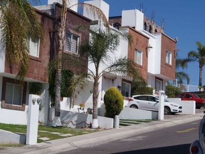 Casas en Venta en Candiles, 3 Recamaras, 2.5 Baños, Alberca, Terreno 206b m2
