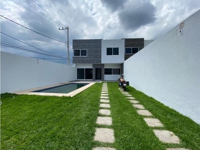 Casas solas con alberca y jardin en 3 de mayo, Emiliano Zapata.