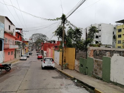 Céntrico terreno entre las principales avenidas de Villahermosa, Tabasco